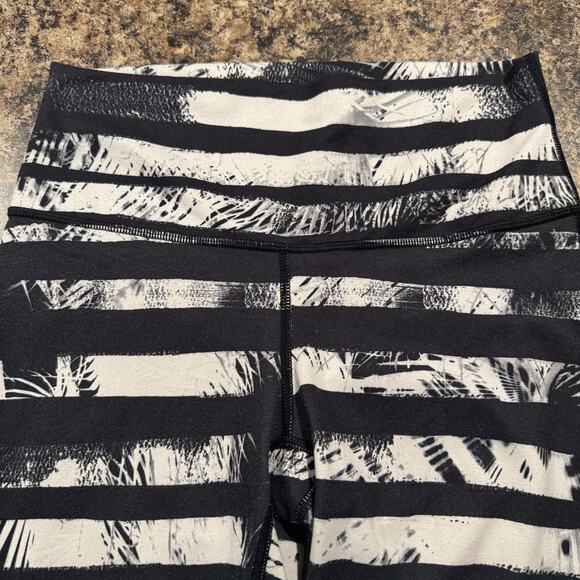 Lululemon Womens Leggings Pull On Yoga Shady Palms Athleisure Black White 6 KB - Picture 4 of 5